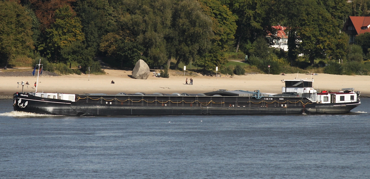 Binnenfrachtschiff GRATIA (ENI 04600110); Datum: 29.09.2025; Aufnahmeort: Elbe/Hafen Hamburg, Deutschland. 