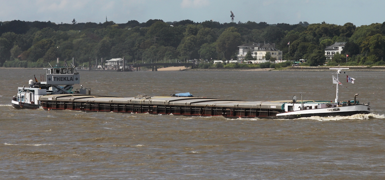 Binnenfrachtschiff THEKLA (ENI 04003330); Datum: 10.08.2025; Aufnahmeort: Elbe/Hafen Hamburg, Deutschland.
