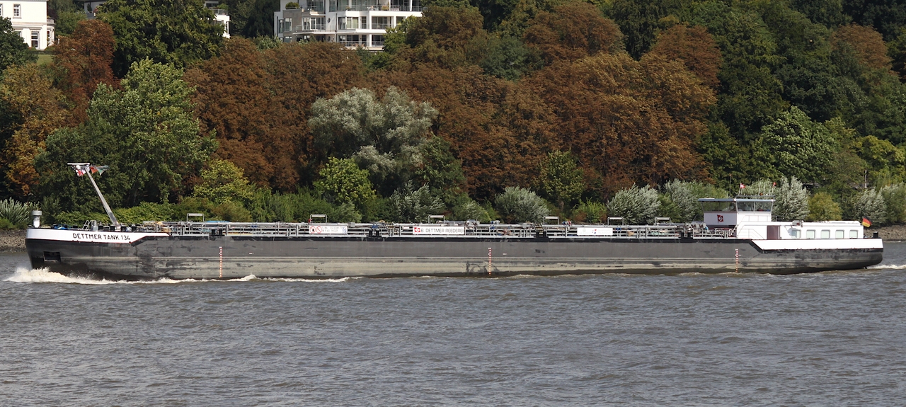 Binnentankschiff DETTMER TANK 134 (ENI 02338171); Datum: 30.08.2025; Aufnahmeort: Elbe/Hafen Hamburg, Deutschland. 