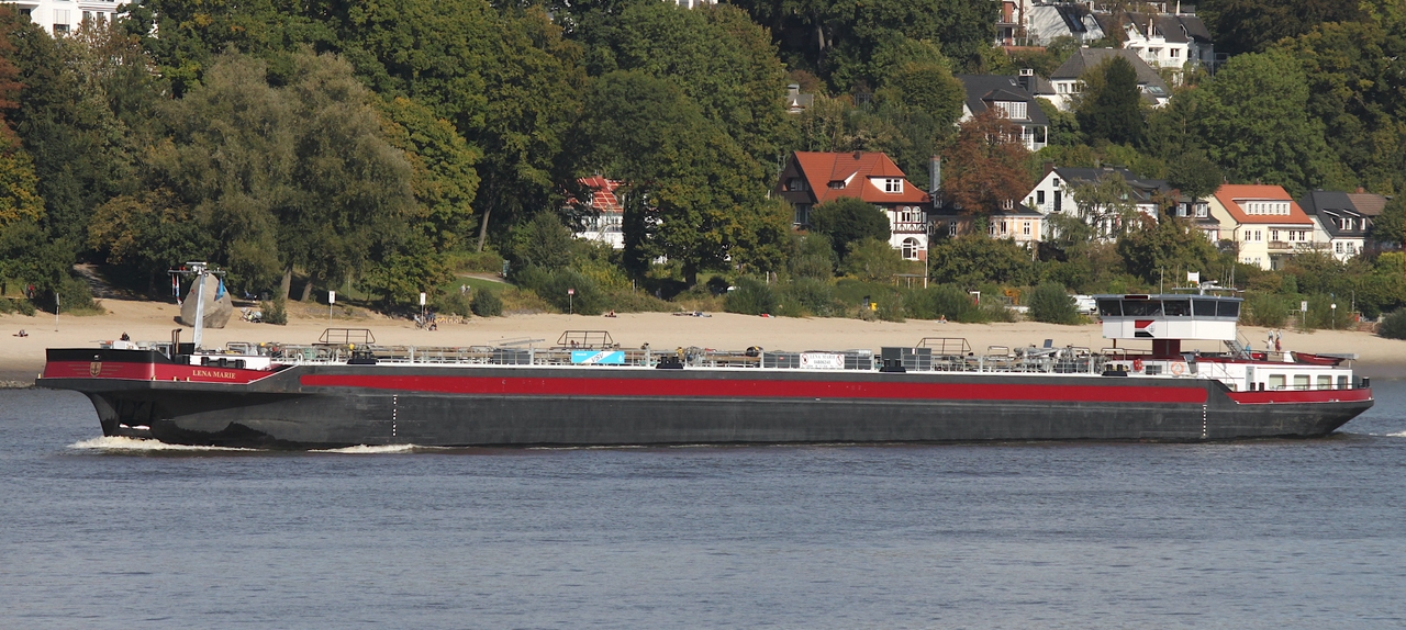 Binnentankschiff LENA MARIE (ENI 04806240); Datum: 29.09.2025; Aufnahmeort: Elbe/Hafen Hamburg, Deutschland. 