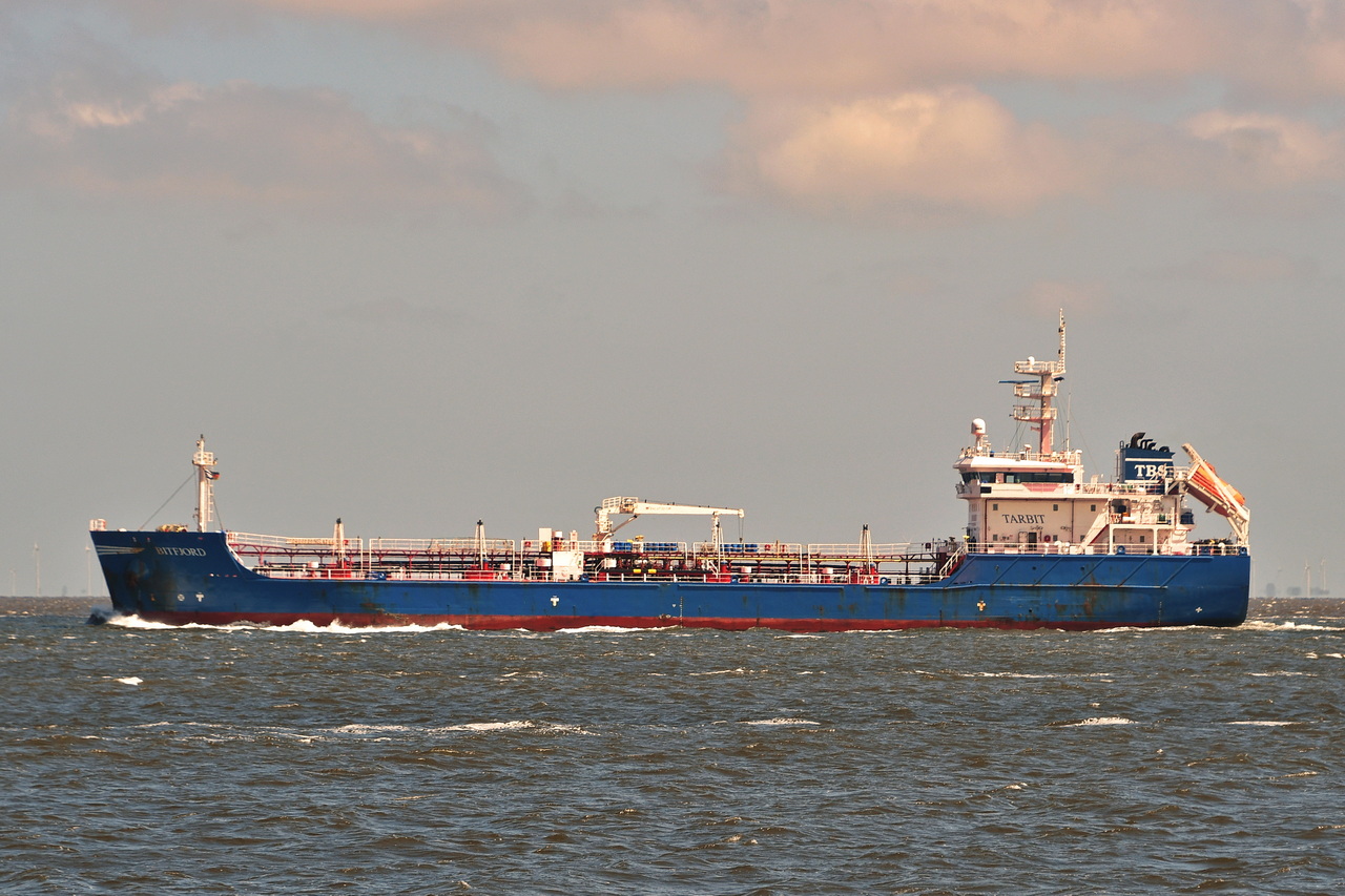 BITFJORD , Tanker , IMO 9753844 , Baujahr 2017 , 108 x 17 m , 27.05.2026 , Cuxhaven-Alte Liebe