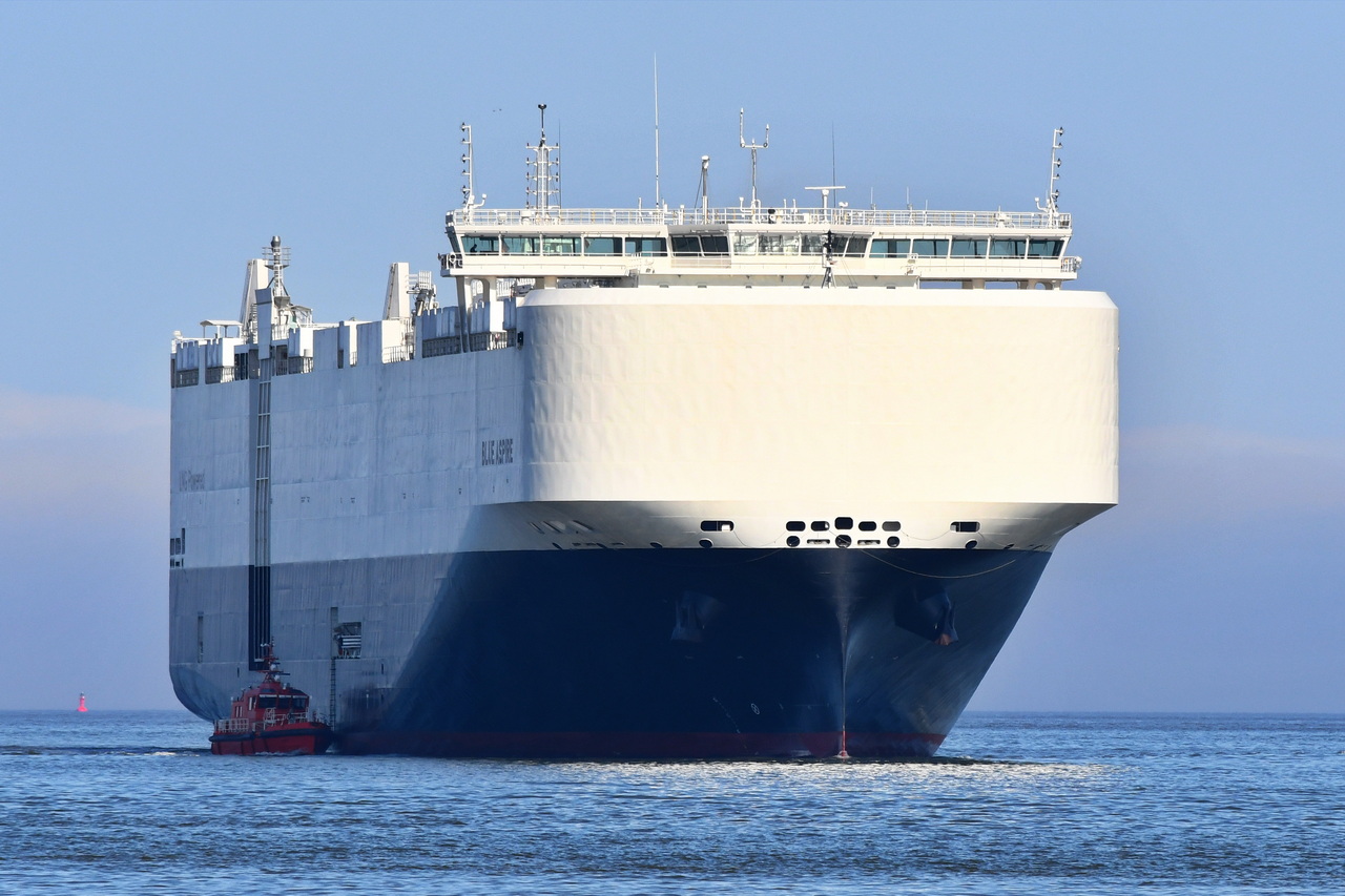 BLUE ASPIRE , Fahrzeugtransporter , IMO 9968607 , Baujahr 2024 , 200 x 38 m , 12.04.2025 ,  Cuxhaven - Alte Liebe , 
