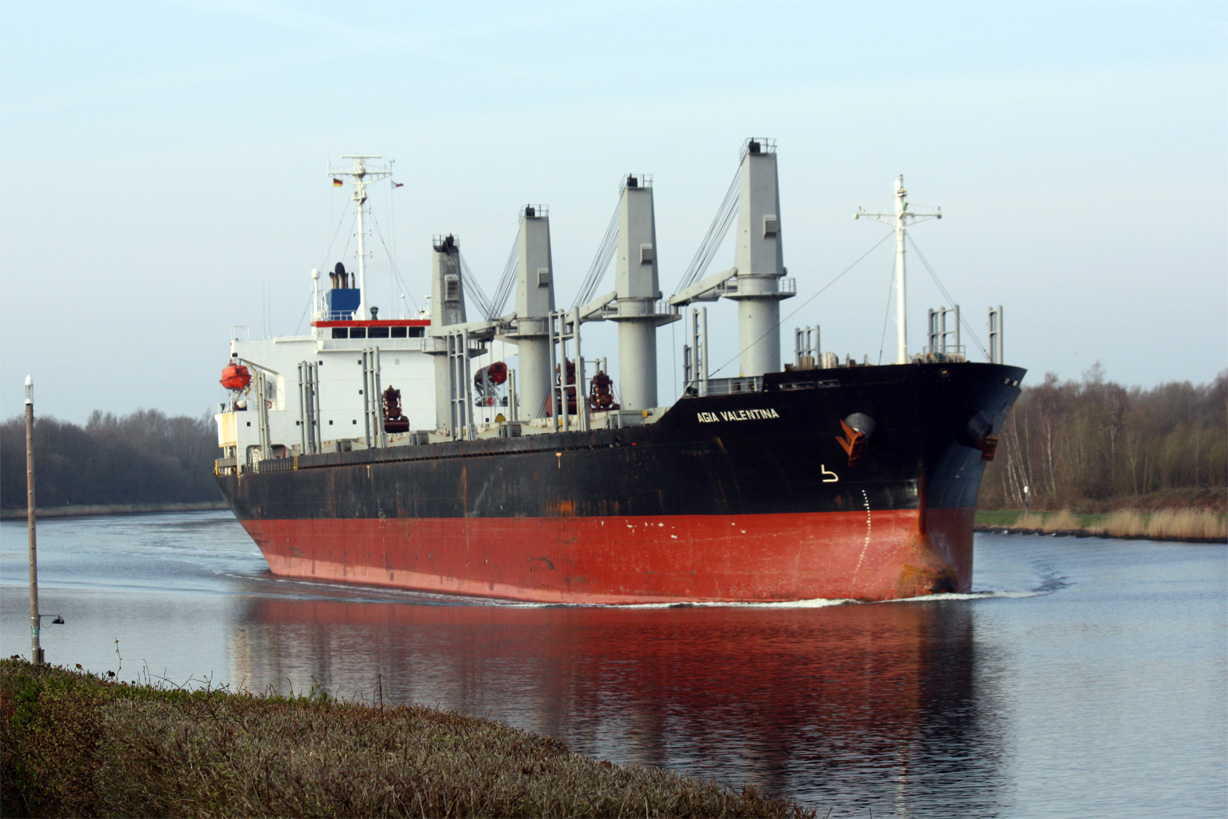 Bulk carrier AGIA VALENTINA (IMO:9472701) Flagge Marshall Islands im NOK am 10.04.2023 bei Schacht Audorf.