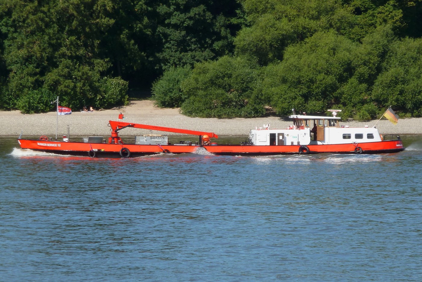 Bunkerschiff BUNKER SERVICE 12 (ENI 04017770), NWB Bunker Service;  Aufnahmeort: Elbe bei Hamburg-Finkenwerder, Aufnahmedatum: 18.08.2025.