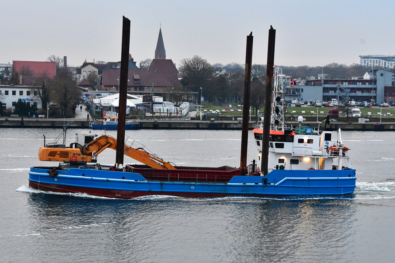 CAMILLA HOJ , Bau- und Reinigungsschiff , Baujahr 1972 , 39,23 - 12,10 m , 