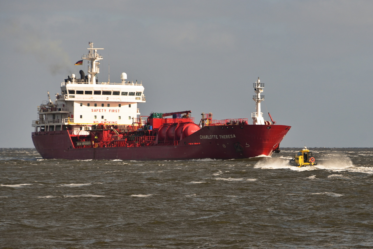 CHARLOTTE THERESA , Tanker , IMO 9400708 , Baujahr 2008 , 130 x 19 m , 27.05.2026 , Cuxhaven-Alte 