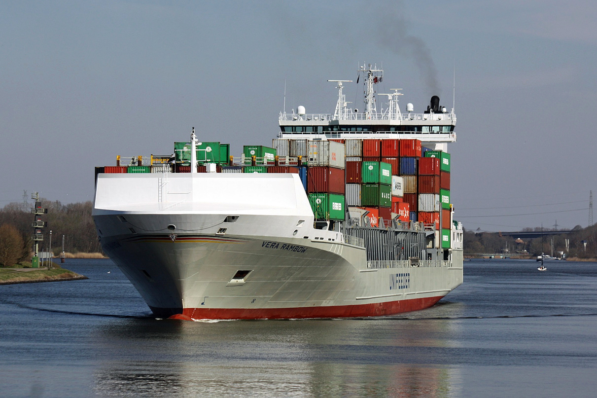 CONTAINER ship VERA RAMBOW (IMO:9432220) Flagge Deutschland im NOK am 07.04.2023 bei Schacht Audorf.