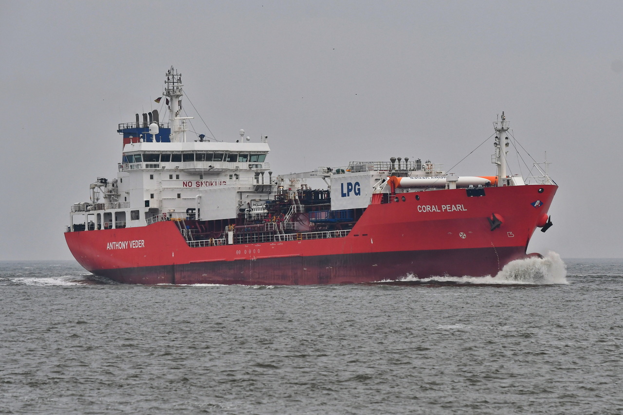 CORAL PEARL , LPG Tanker, IMO 9425253 , Baujahr 2009 , 115 x 19 m , 13.04.2026 , Alte Liebe Cuxhaven