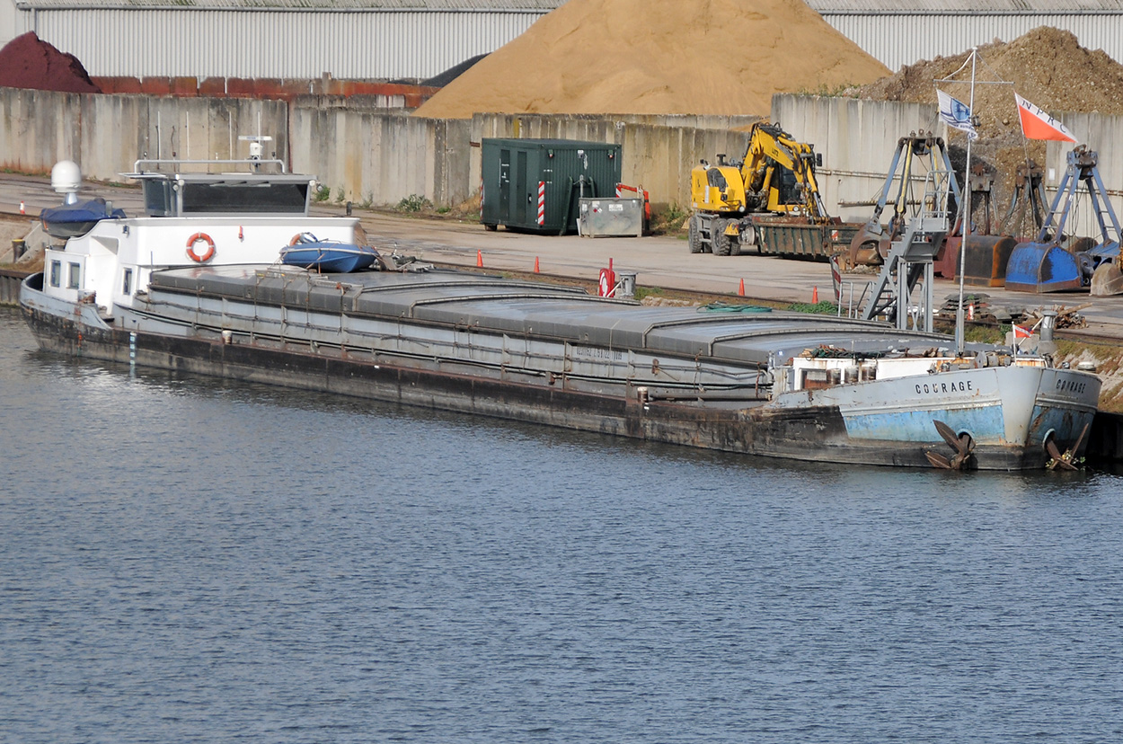 COURAGE (02311152) im Hafen Plochingen 28.10.2023