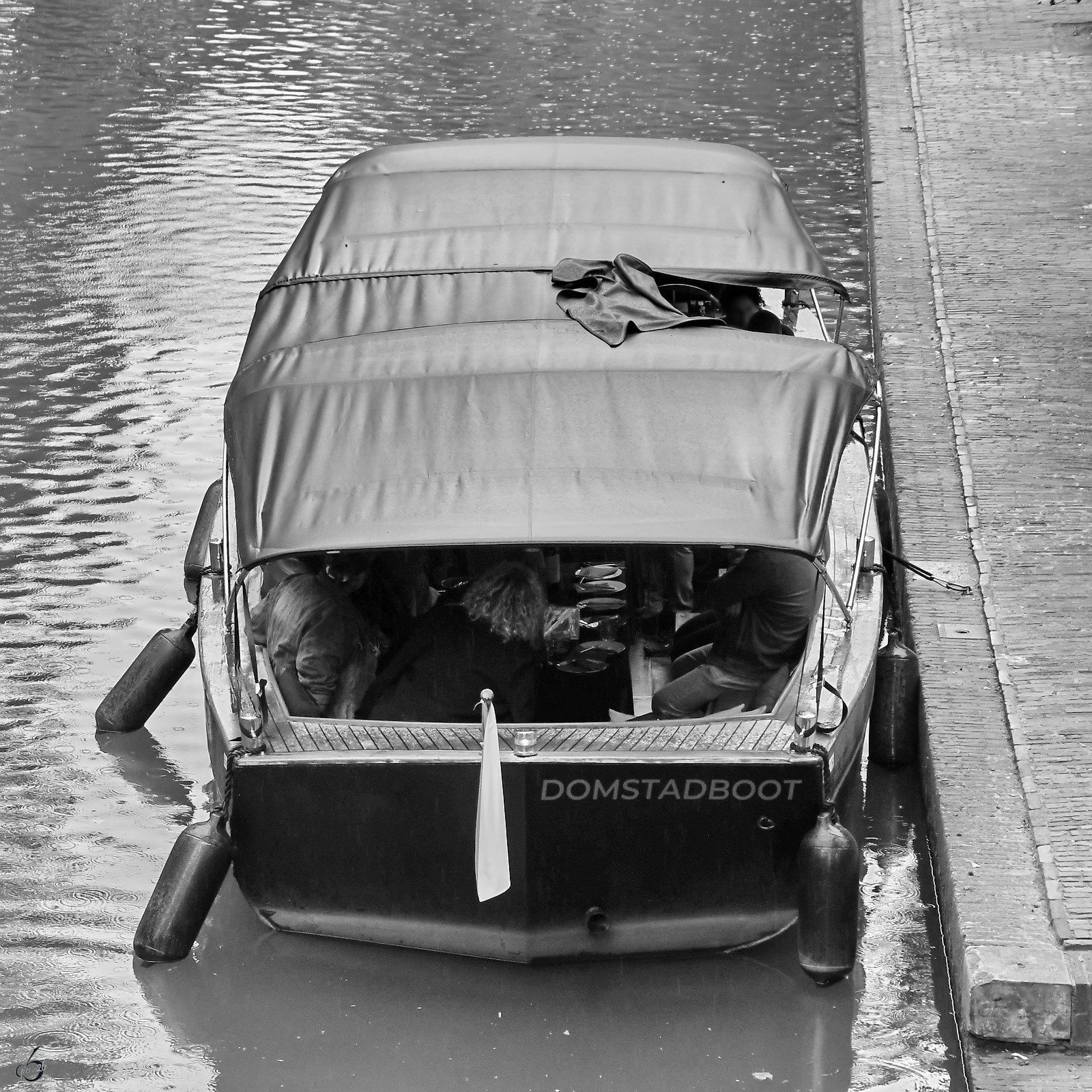 Das elektrischen Ausflugsboot JAMES CAIRD (ENI: 03800434) war Anfang September 2026 in der Oudegracht in Utrecht zu sehen.