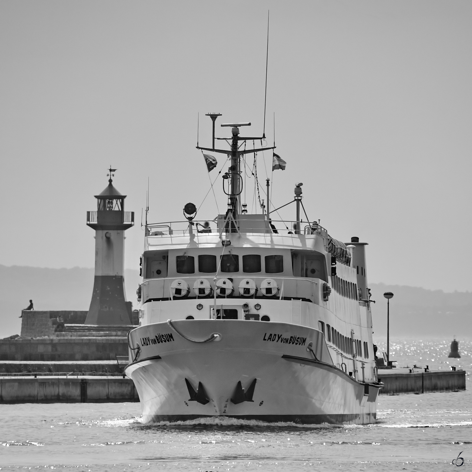 Das Fahrgstschiff LADY VON BÜSUM (IMO: 8009258) kommt gerade im Hafen von Sassnitz an. (August 2023)