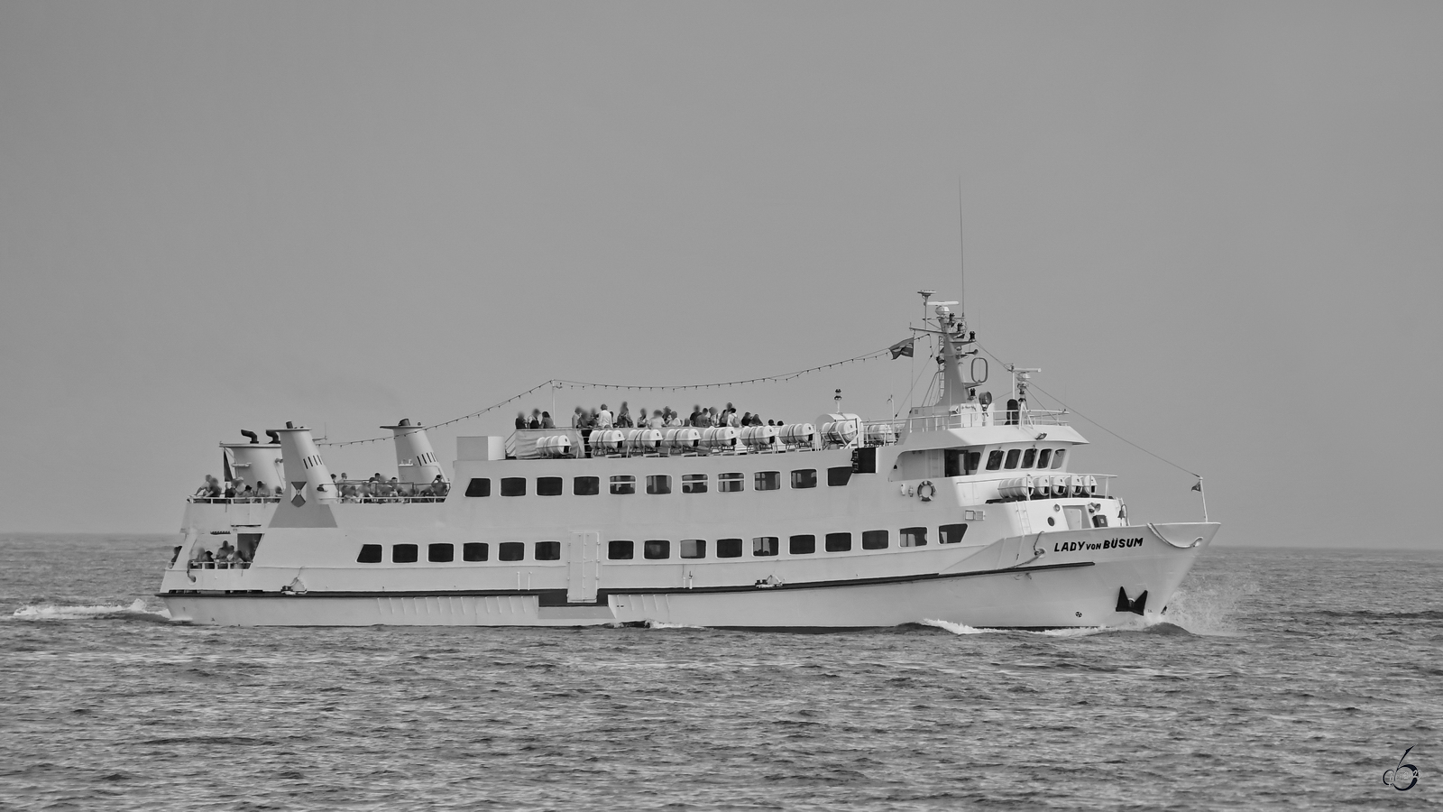 Das Fahrgstschiff LADY VON BÜSUM (IMO: 8009258) auf der Ostsee, so gesehen im August 2023 in Sassnitzer Hafennähe. (August 2023)