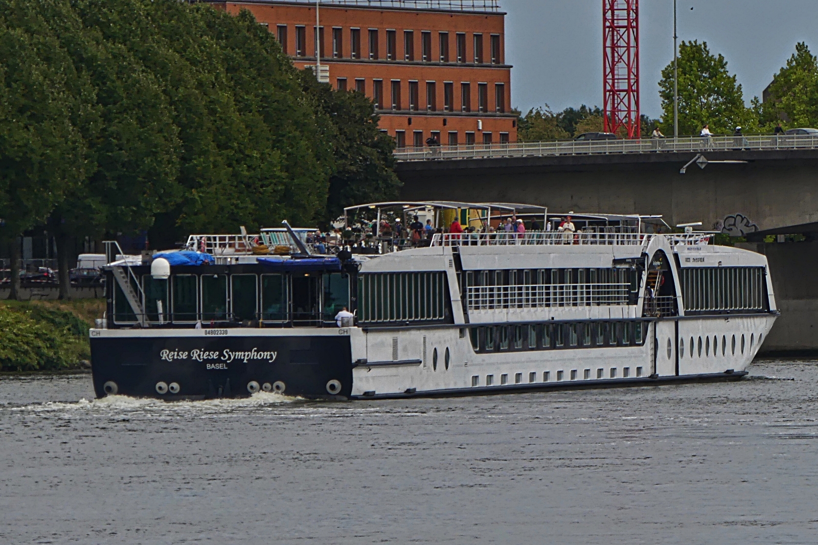 Das FGKS Reis Riese Symphony hat die Fahrtrinne auf der Maas erreicht und fhrt ihrem nchsten Ziel entgegen. 09.2025 