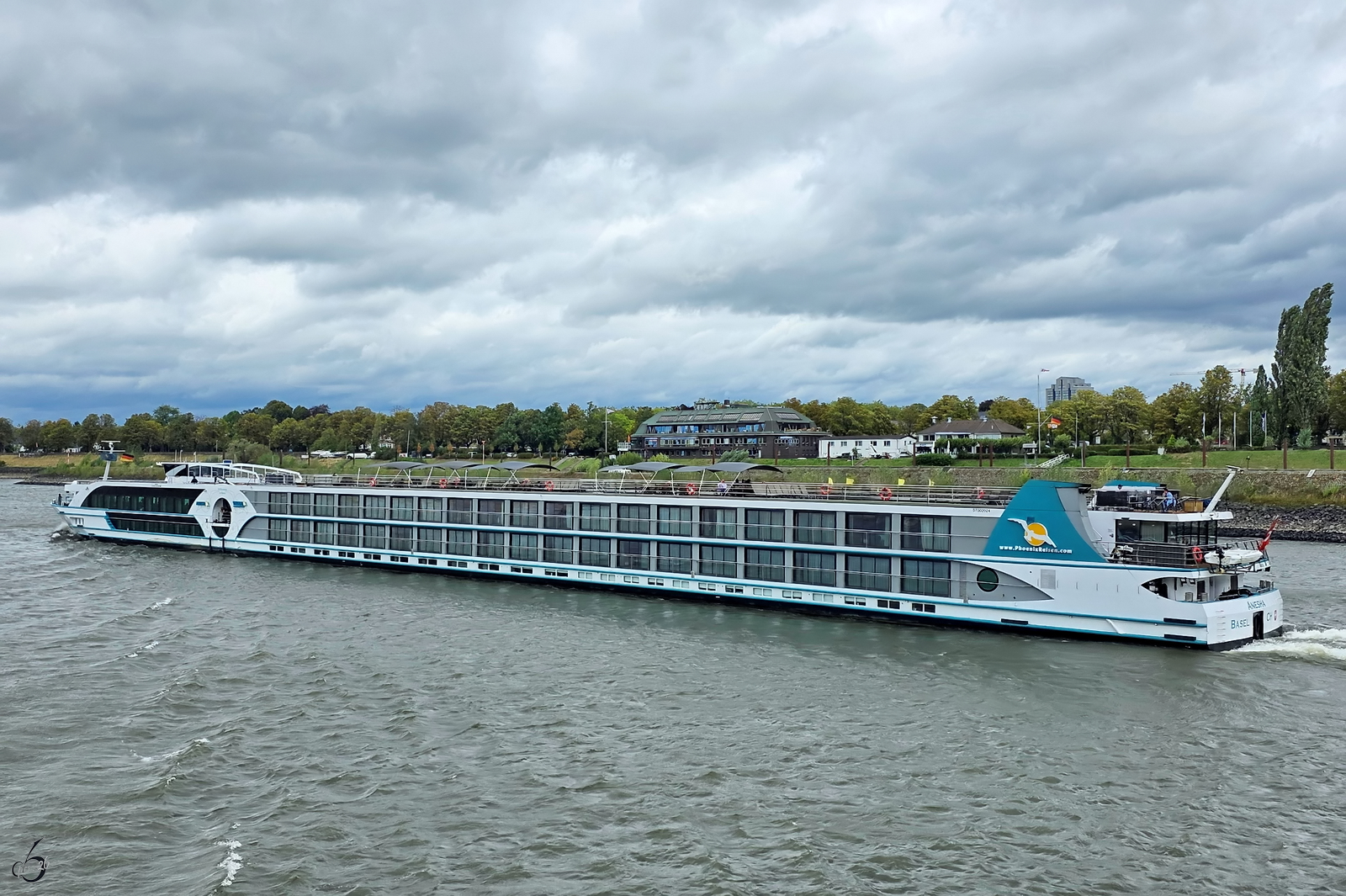 Das Flusskreuzfahrtschiff ANESHA (ENI: 07002024) befuhr Anfang September 2026 den Rhein in D�sseldorf.