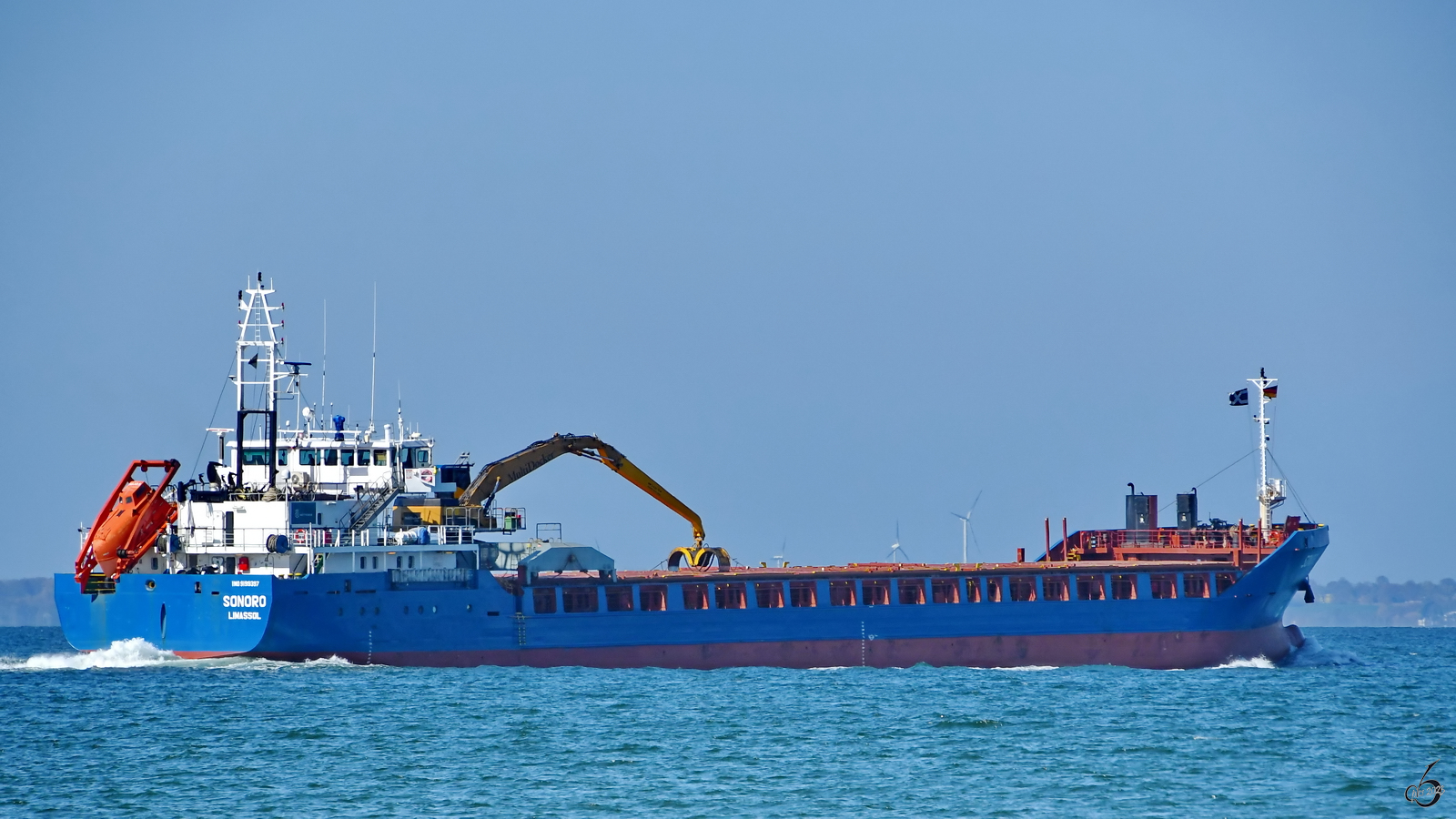 Das Frachtschiff SONORO (IMO: 9199397) macht sich auf den Weg in die Ostsee. (Travemünde, Mai 2023)