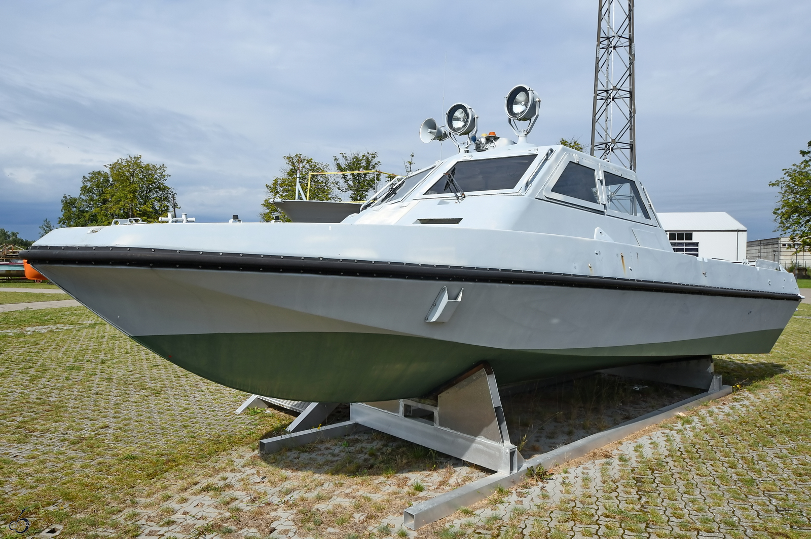 Das Grenzsicherungsboot vom Typ GSB 075 war bei der Grenztruppe der DDR im Einsatz. (Luftfahrttechnisches Museum Rechlin, August 2023)