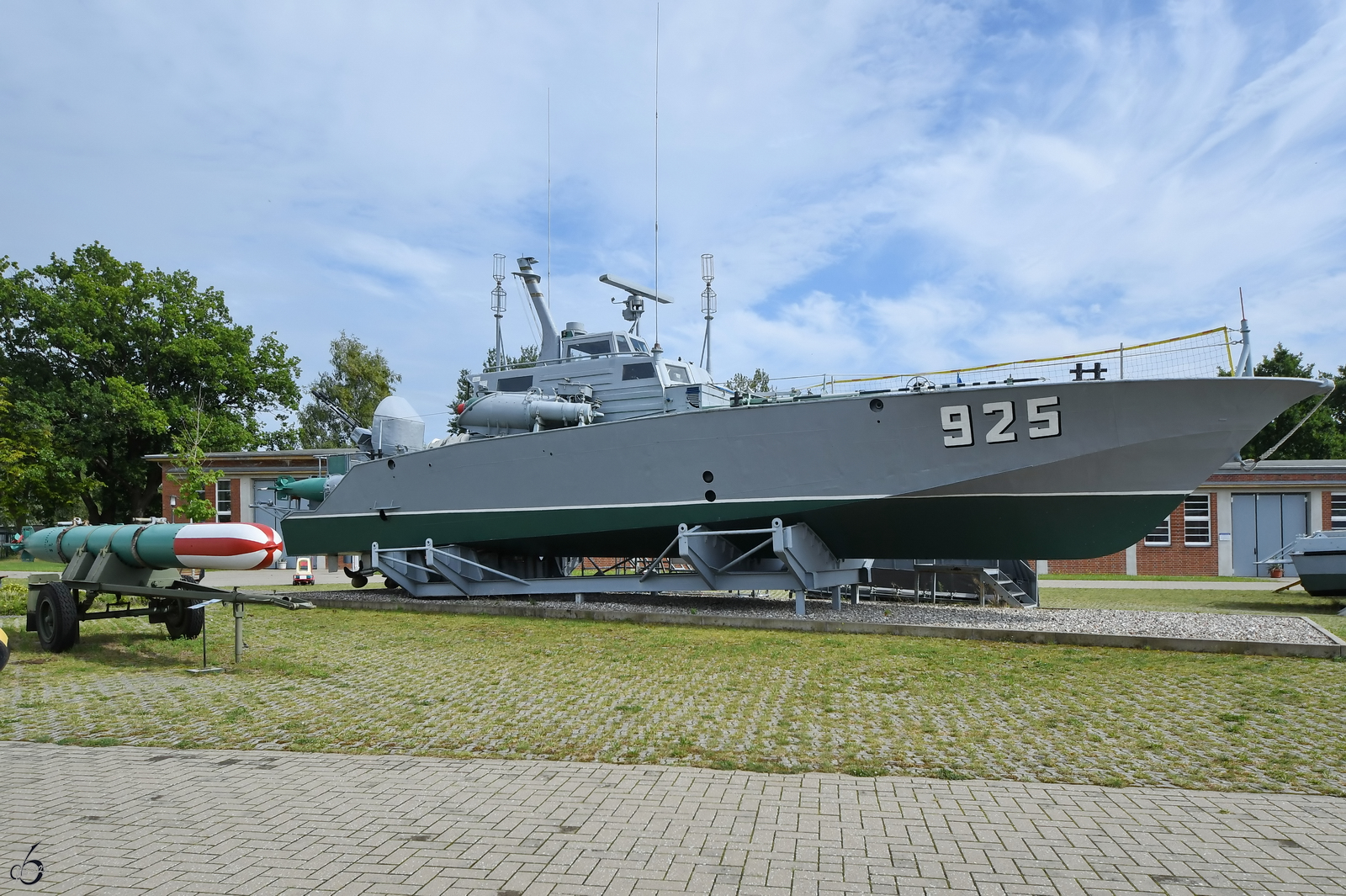 Das kleinen Torpedoschnellboot 925 vom Typ 131.4 LIBELLE ist eines von 30 Booten, welche von 1974 bis 1977 in Serie gefertigt wurden. (Luftfahrttechnisches Museum Rechlin, August 2023)