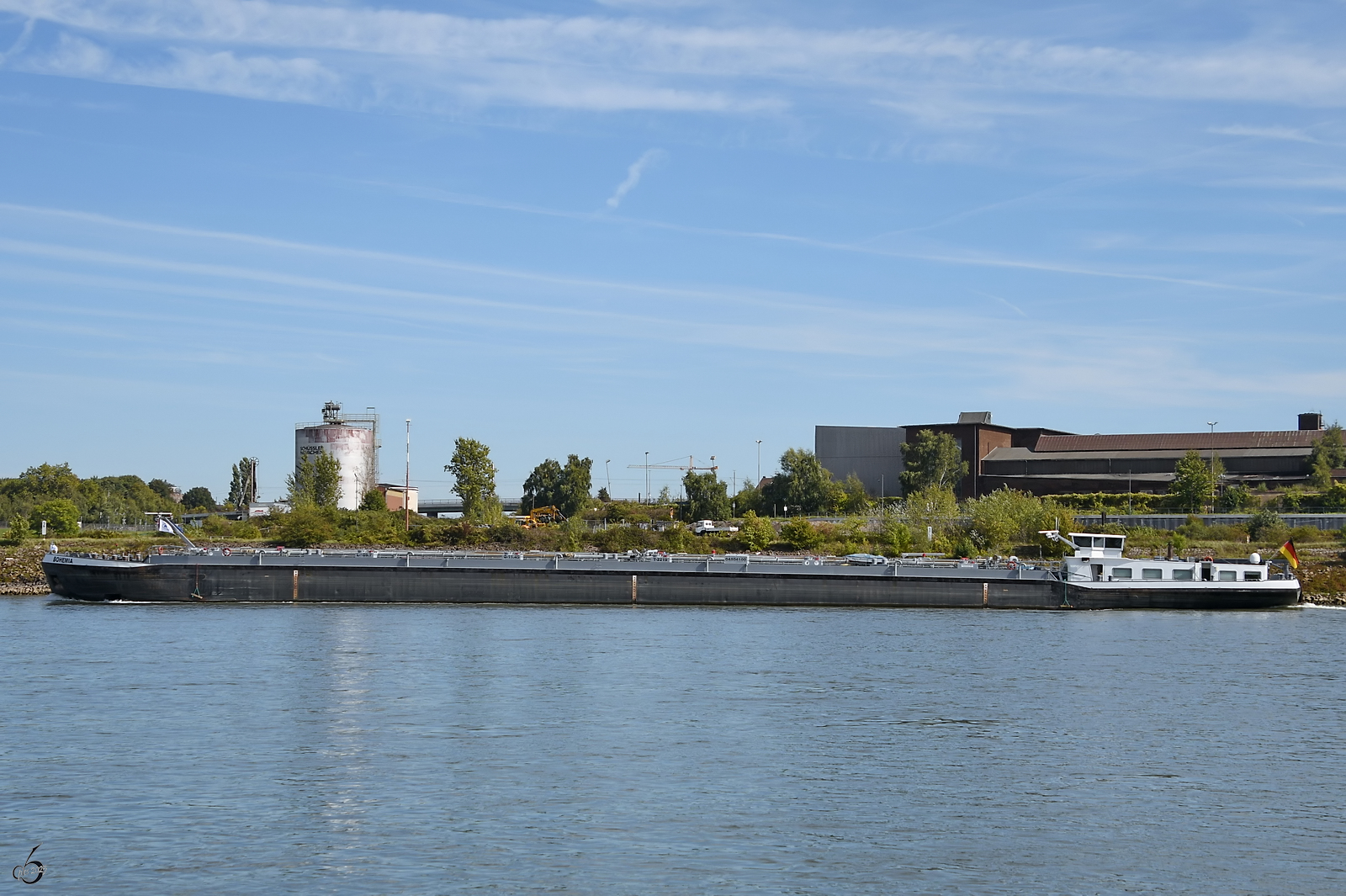 Das Tankmotorschiff BOHEMIA (ENI: 04804100) habe ich Ende September 2025 in Duisburg abgelichtet.
