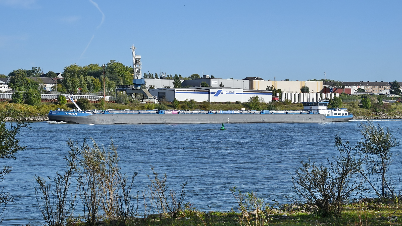 Das Tankmotorschiff CLAUDIA V. (ENI: 02332936) war Ende September 2025 auf dem Rhein bei Duisburg unterwegs.