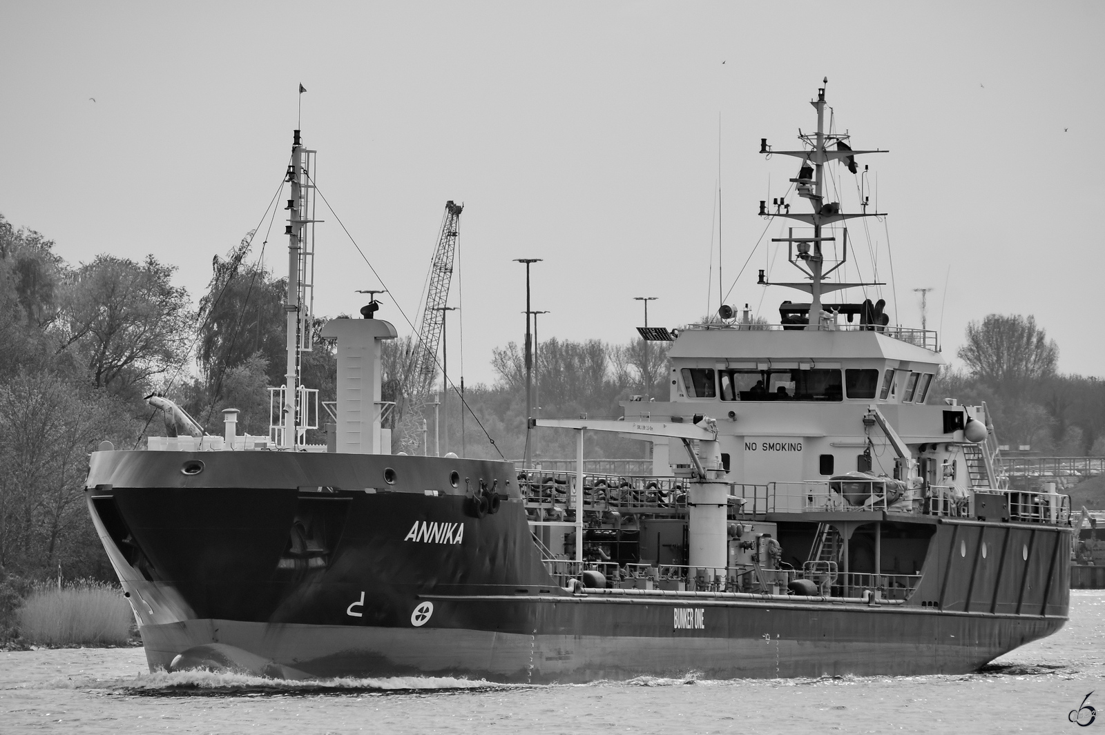 Das Tankschiff ANNIKA (IMO: 9628489) verlässt gerade Travemünde. (Mai 2023)