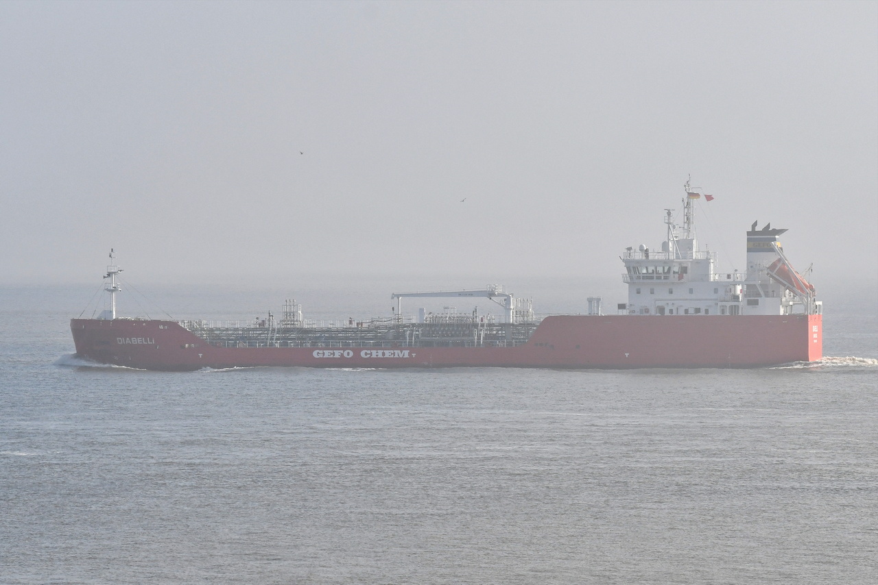 DIABELLI , Tanker , IMO  9866964 , Baujahr 1999 , 100 x 14 m , 12.04.2025 ,  Cuxhaven - Alte Liebe , 