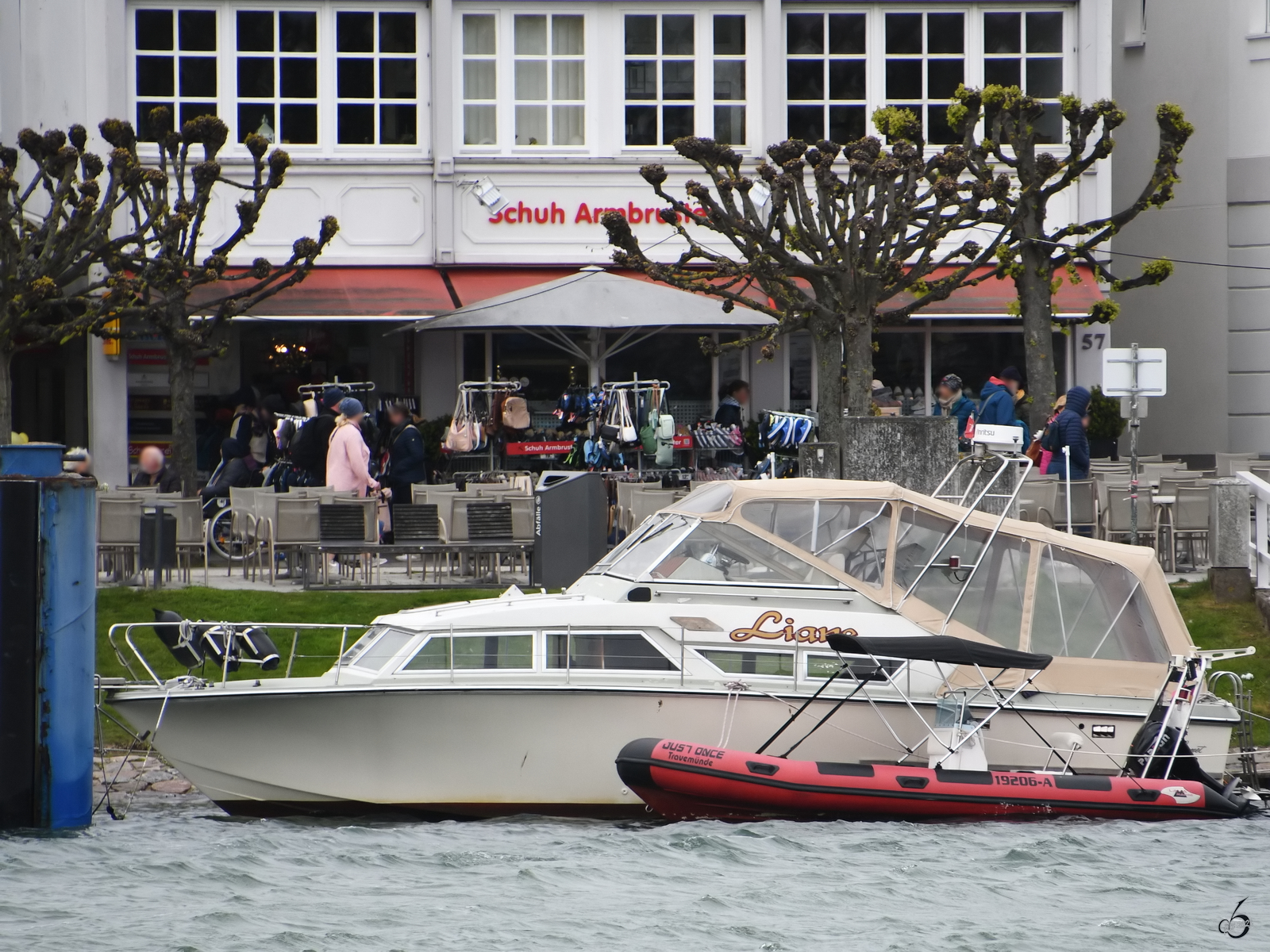 Die Boote JUST ONCE und LIANE haben in Travemünde festgemacht. (Mai 2023)