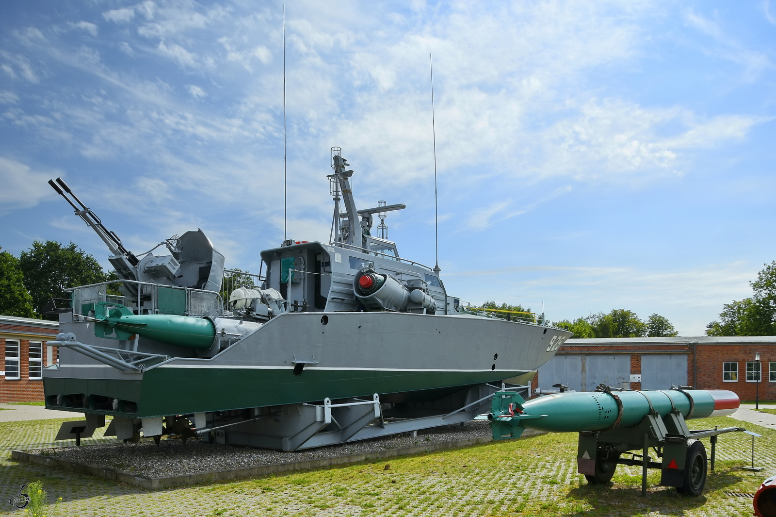 Die Entwicklung des kleinen Torpedoschnellbootes 131 LIBELLE begann 1970. Die Bewaffnung bestand aus zwei Torpedos vom Typ 53/39PM oder 53/56W und einer 23 mm Flak DL 2 V 2. (Luftfahrttechnisches Museum Rechlin, August 2023)