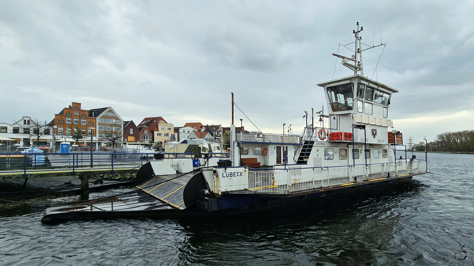 Die Fähre BERLIN (ENI: 05116110) ist hier Anfang April 2024 in Travemünde zu sehen.