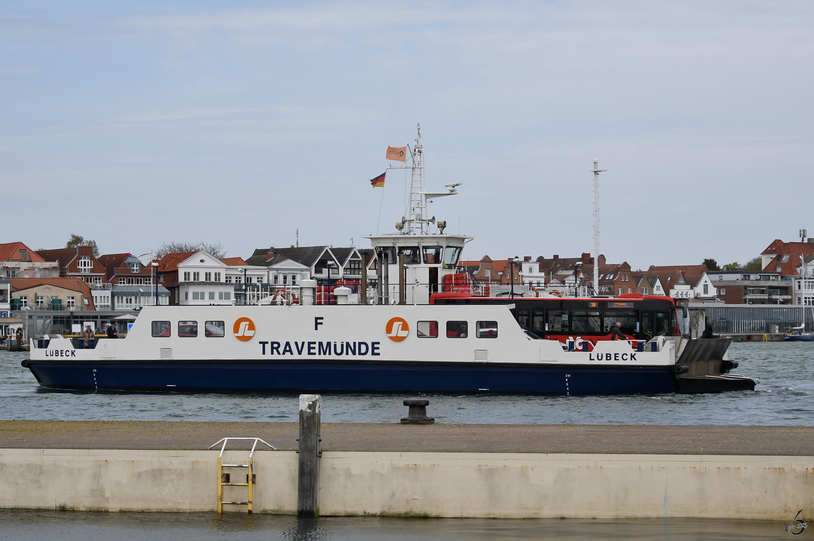 Die Fähre TRAVEMÜNDE (ENI: 05116930) ist hier im Mai 2023 kurz vor der Ankunft in Priwall zu sehen.