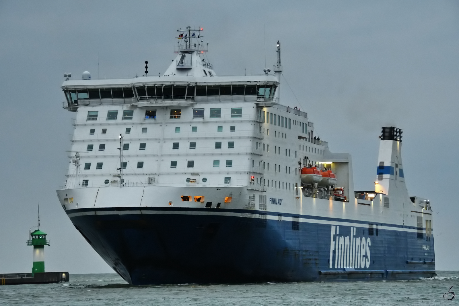 Die FINNLADY (IMO: 9336268) kommt gerade in Travemünde an. (Mai 2023)