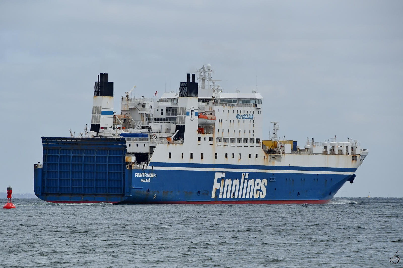 Die FINNTRADER (IMO: 9017769) macht sich auf den Weg in die Ostsee. (Travemünde, Mai 2023)