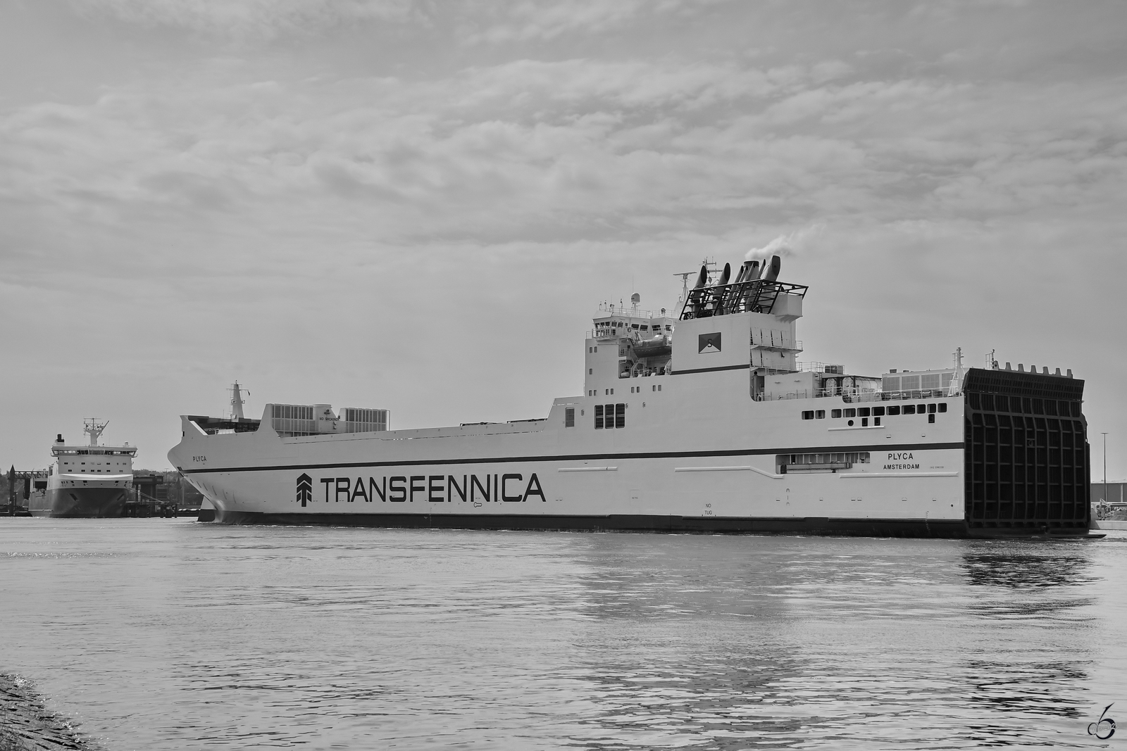 Die Schiffe PLYCA (IMO: 9345398) und THULELAND (IMO: 9343261) sind hier in Travemünde zu sehen. (Mai 2023)