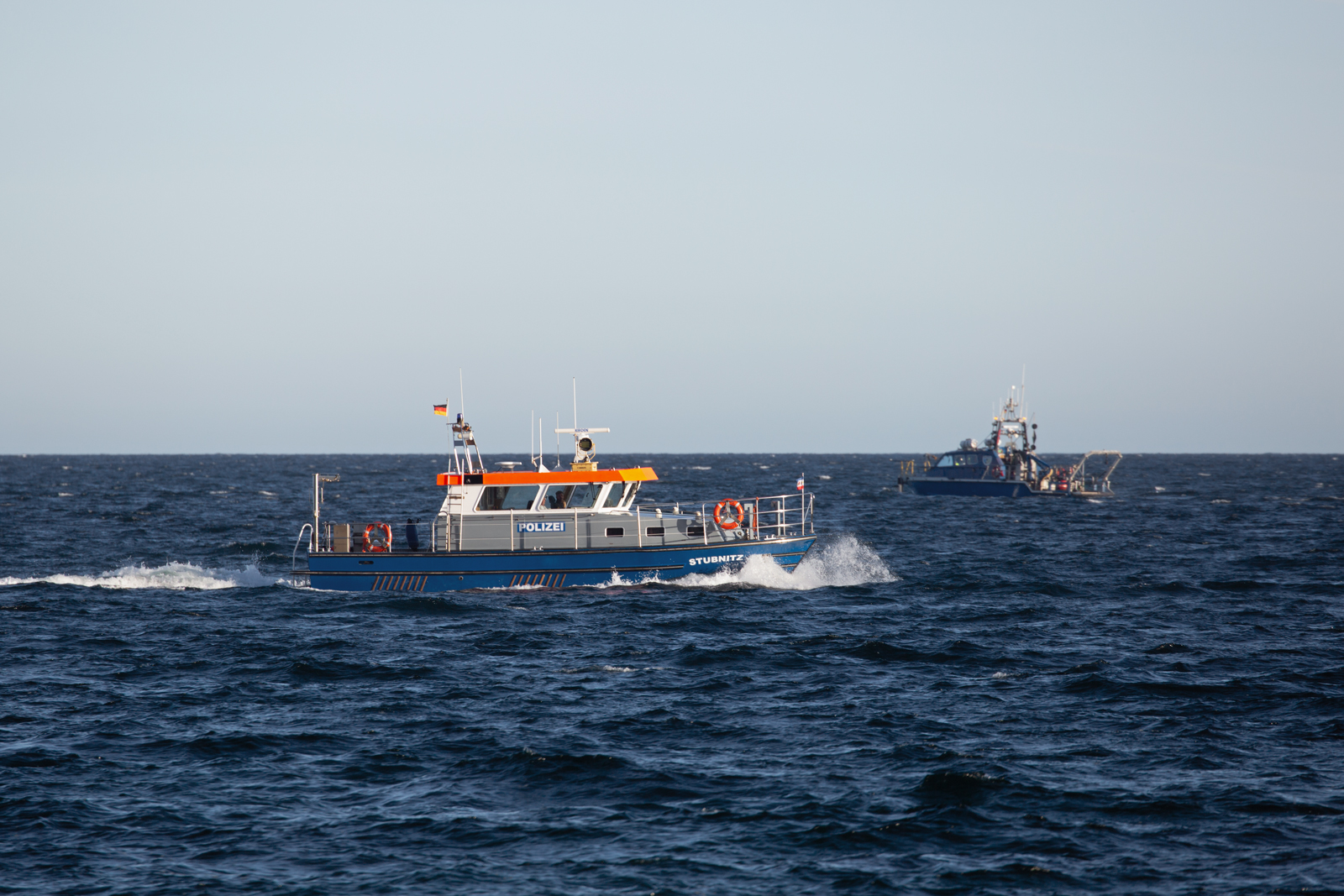 Die STUBNITZ der WSP vor Sassnitz, im Hintergrund ist MS TRIO zu erkennen. - 16.03.2023