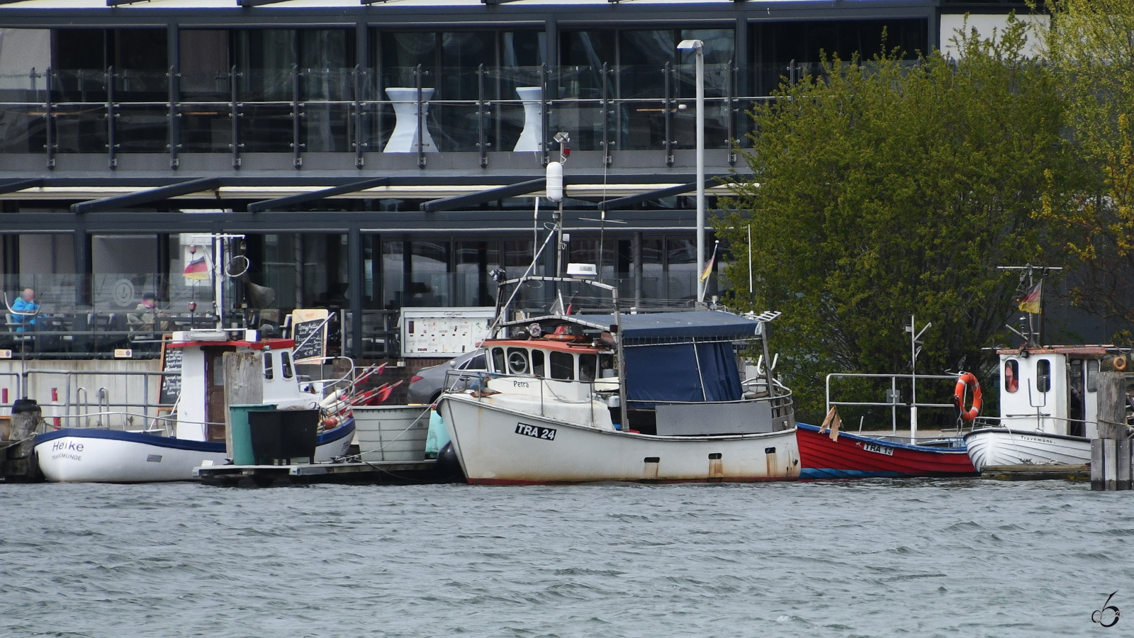 Ein paar Fischereischiffe, u.a. TRA15  HEIKE , TRA24  PETRA  und TRA13 waren in Travemünde anzutreffen. (Priwall, Mai 2023)