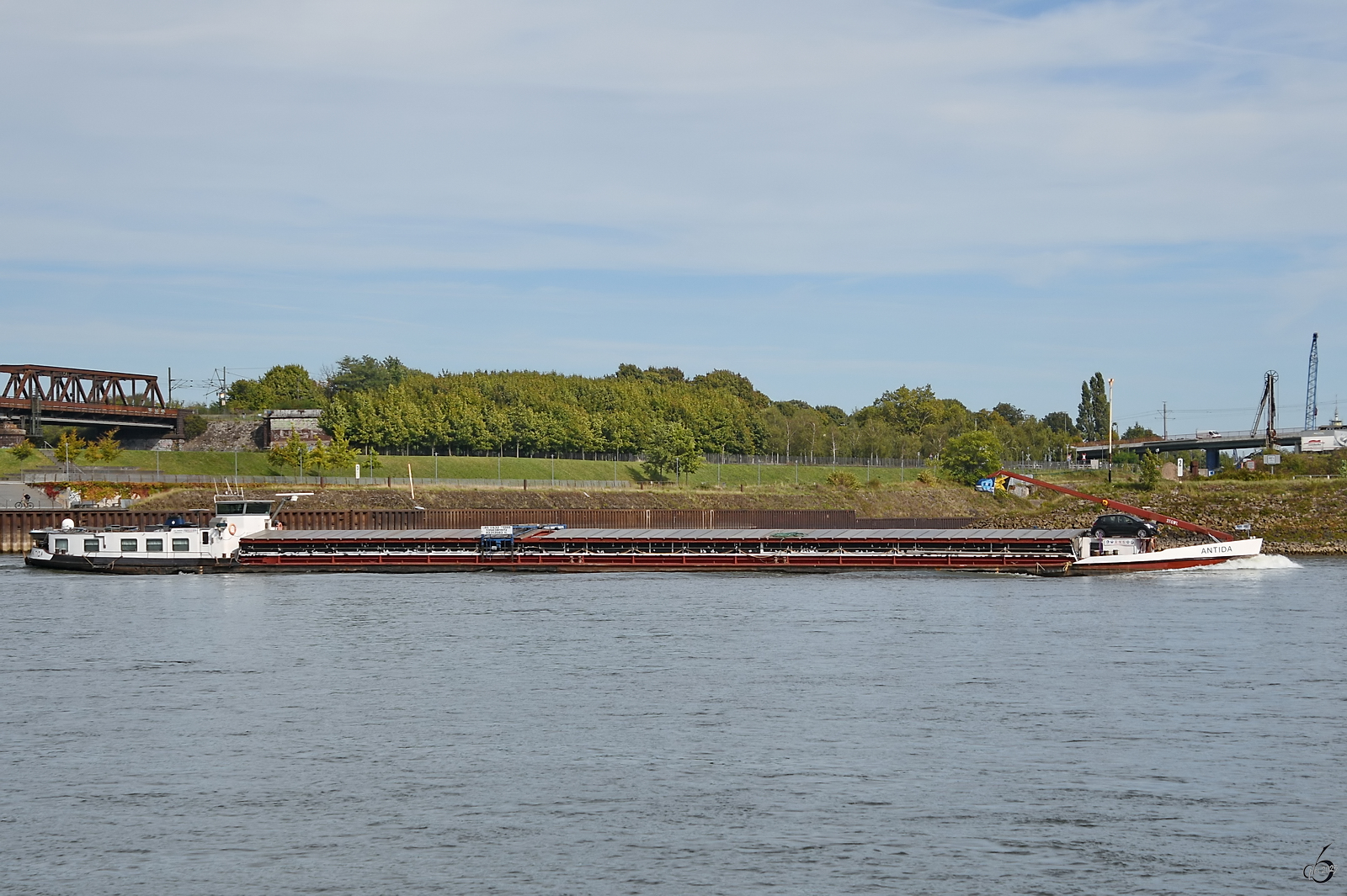Ende September 2025 habe ich in Duisburg das Frachtschiff ANTIDA (ENI: 02313503) gesehen.
