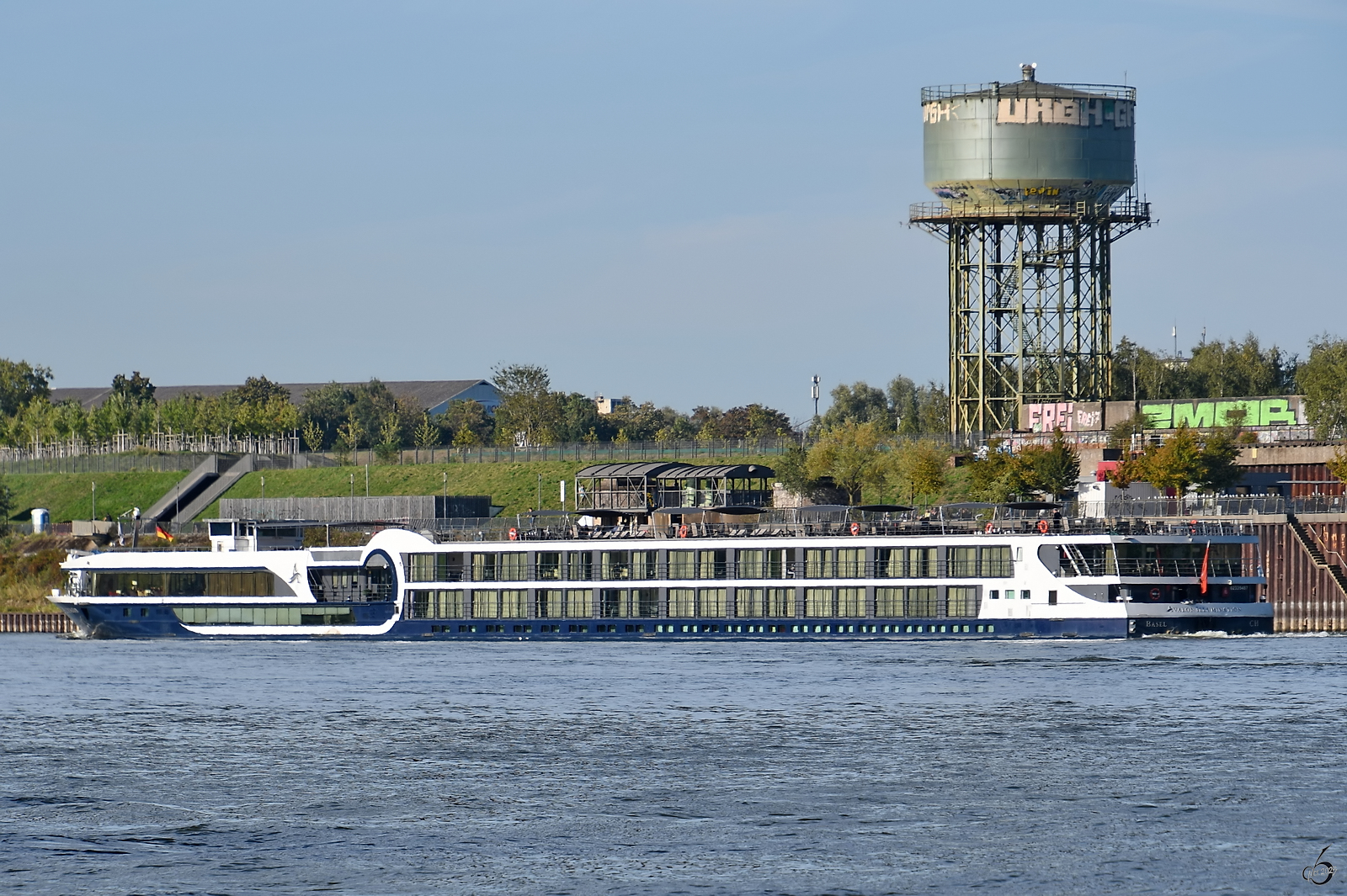 Ende September 2025 war das Flusskreuzfahrtschiff AVALON ILLUMINATION (ENI: 02335487) in Duisburg anzutreffen.