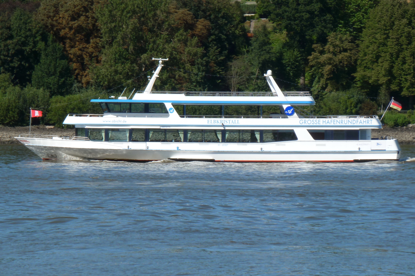 Fahrgastschiff ELBKRISTALL (ENI 04810770);  Reederei Rainer Abicht. Aufnahmeort: Elbe bei Hamburg-Finkenwerder; Aufnahmedatum: 18.08.2025.