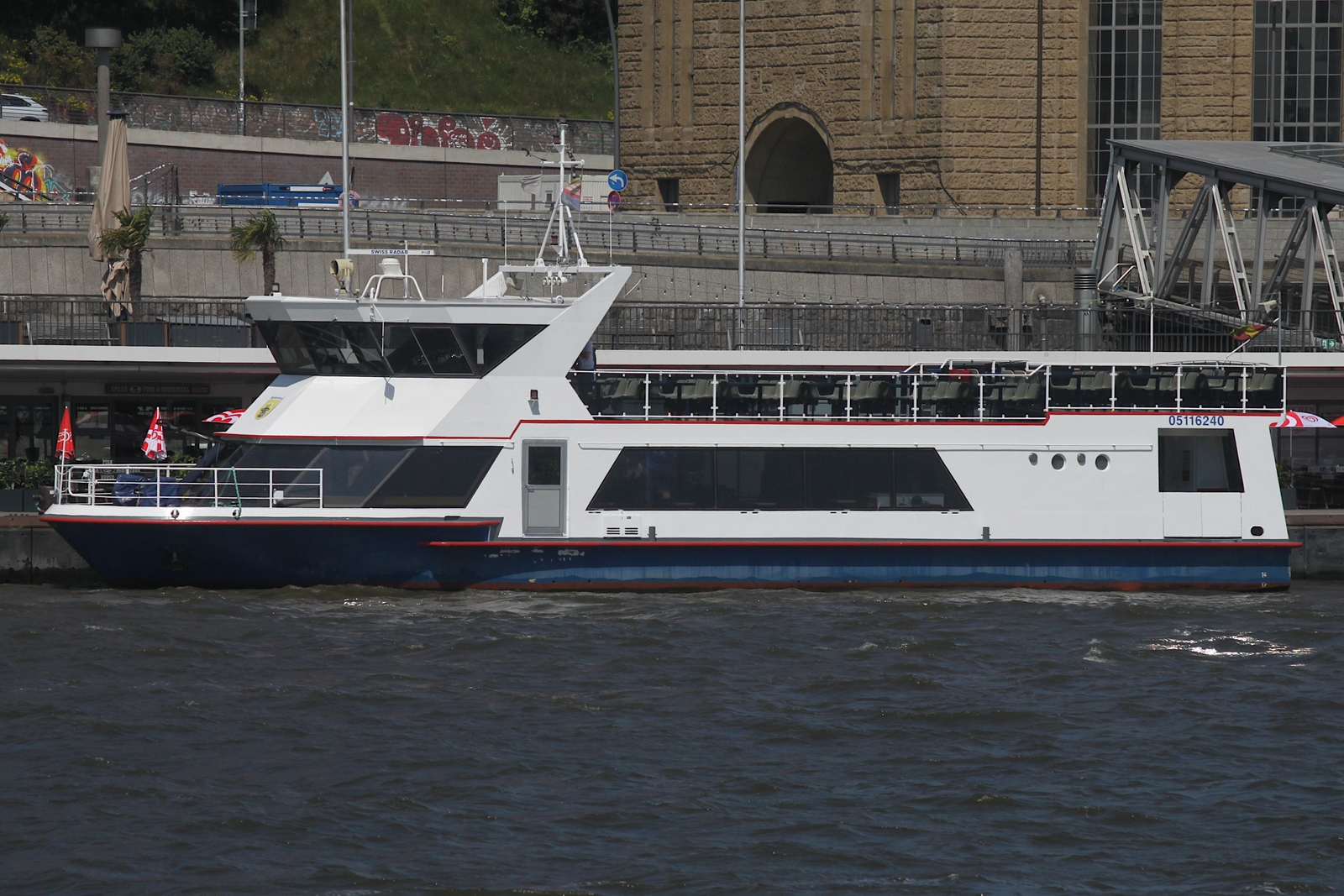 Fahrgastschiff MECKLENBURG (ENI: 05116240); Datum: 13.06.2025; Aufnahmeort: Elbe/Hafen Hamburg, Deutschland.