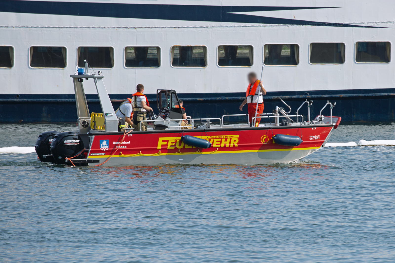 FFW des Ostseebads Baabe an der Sperre zur Schadstoffbekämpfung im Sassnitzer Hafen. - 30.06.2023
