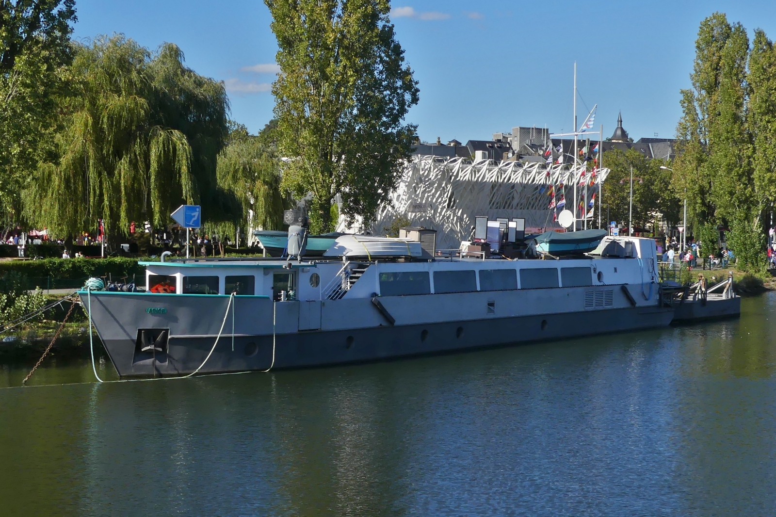 FGS ADICE, hat am Kai in Remich nahe dem Busbahnhof festgemacht. 09.2023