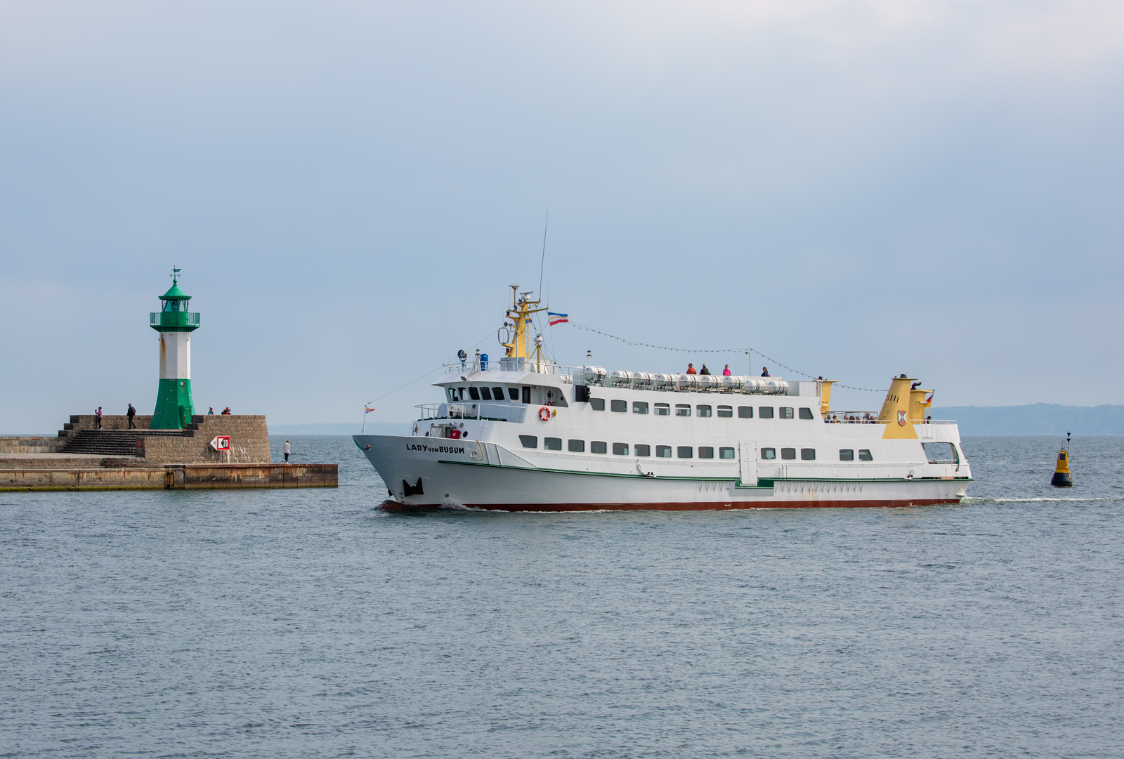 FGS LADY von BÜSUM am Sassnitzer Leuchtturm. - 14.05.2023