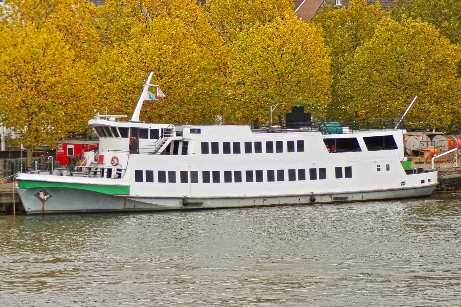 FGS; Namenloses Boot; ohne Kennung; liegt am Kai in Maastricht. 10.2025