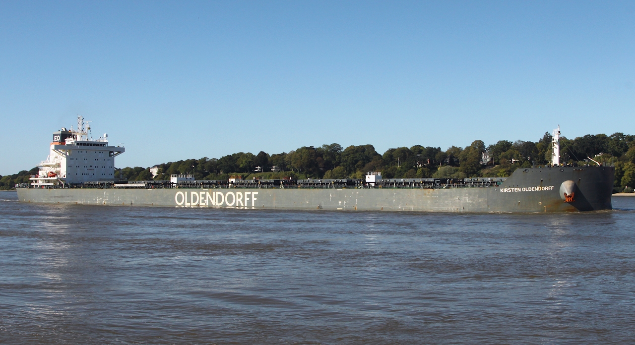 Frachtschiff KIRSTEN OLDENDORFF (IMO 9863091); Datum: 25.09.2026; Aufnahmeort: Elbe/Hafen Hamburg, Deutschland. 