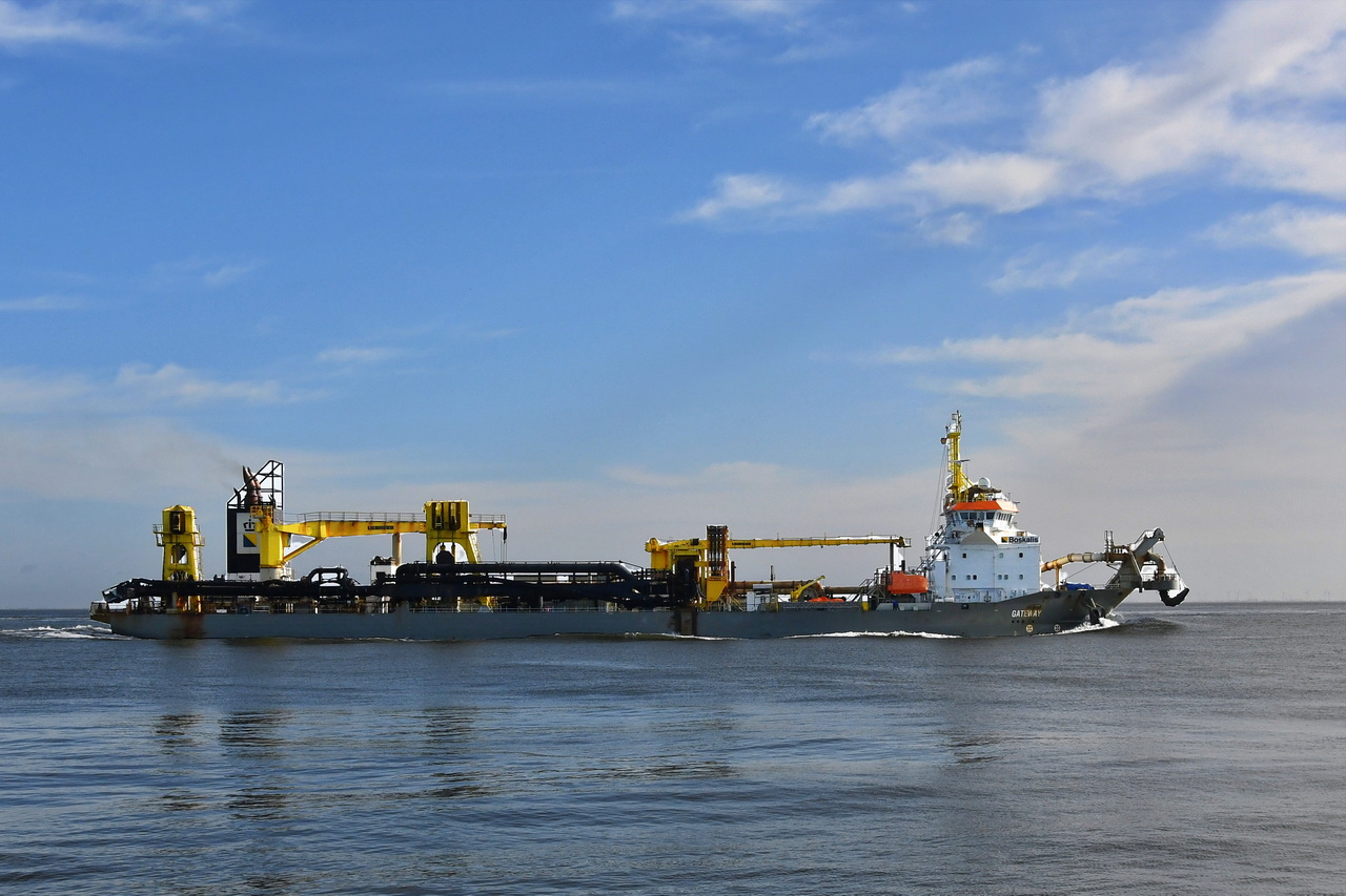 GATEWAY , Saugbagger , IMO 9448994 , Baujahr 2010 , 137 x 28 m , 12.04.2026 , Alte Liebe Cuxhaven