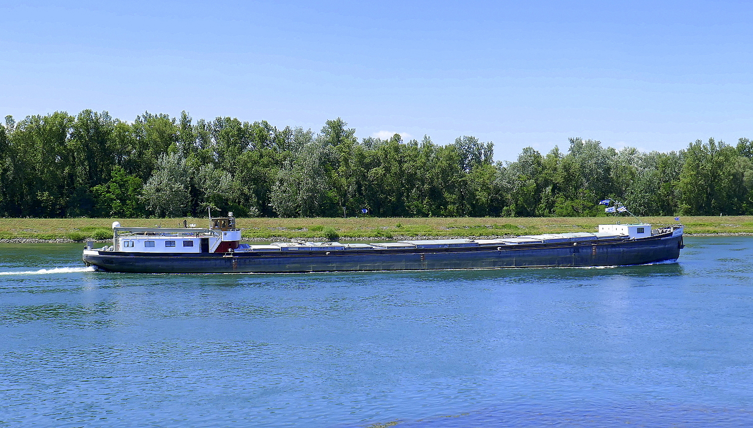 GMS Aquitaine, ENI 02319450, rheinabwärts vor der Staustufe Rhinau/Elsaß, Heckansicht, Juli 2025