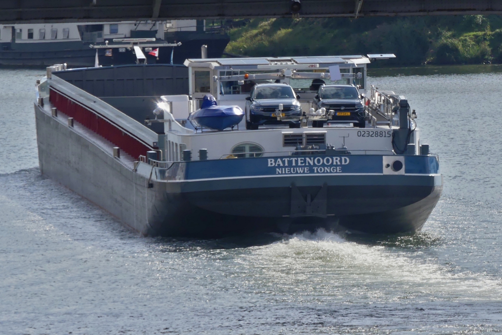 GMS BATTENOORD, ENI 02328815, L 105 m, B 10,50 m, 2815 t, auf der Maas zu Berg in Maastricht. 09.2026