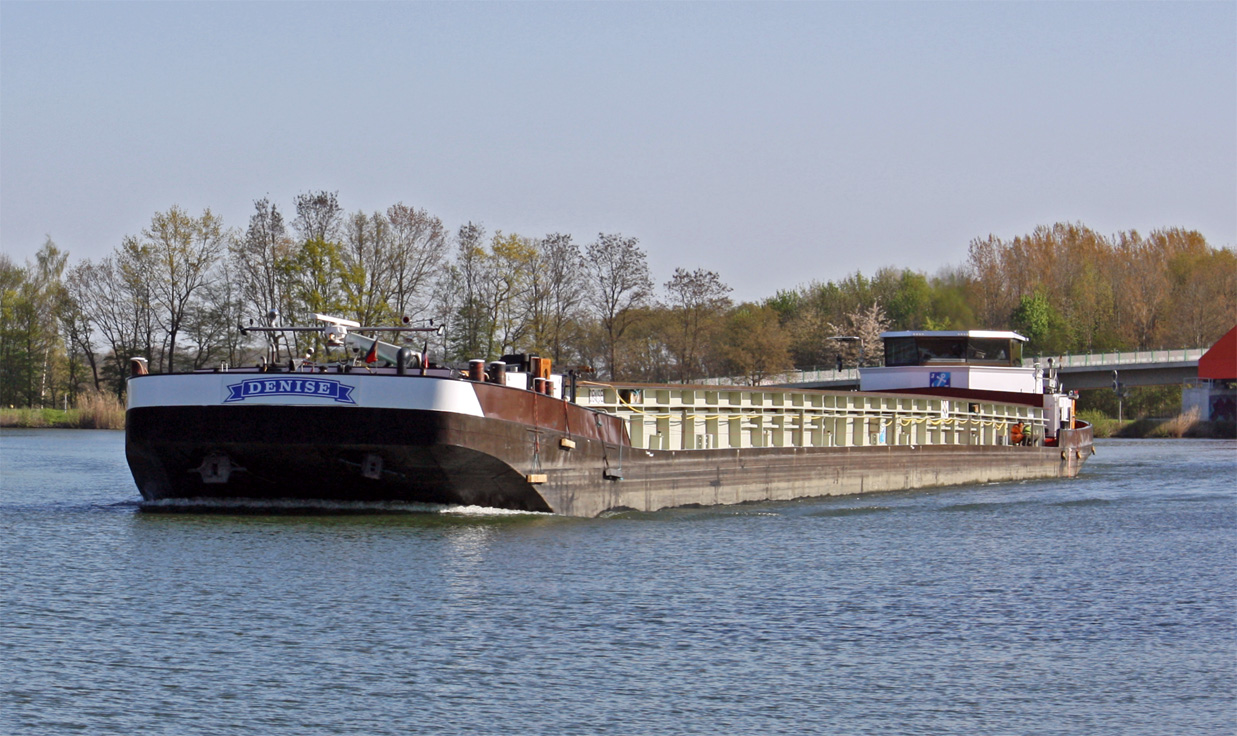 GMS DENISE (ENI:04805520) L.105 m B.9,50 m T 1846 Flagge Deutschland auf dem DEK zu Berg am 27.04.2023 am Dattelner Meer.