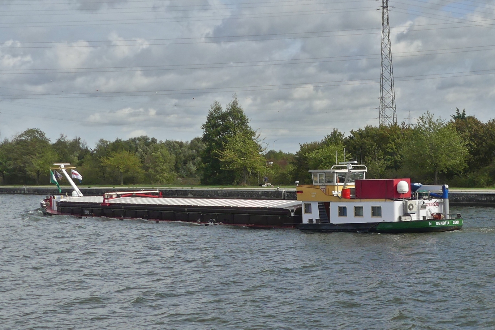 GMS GENOTIA, ENI 02102538, L 70 m, B 7,50 m, 860 t, gemeldet in Gent (B), f�hrt auf dem Albertkanal zu Tal an unserem Schiff vorbei. 17.09.2026