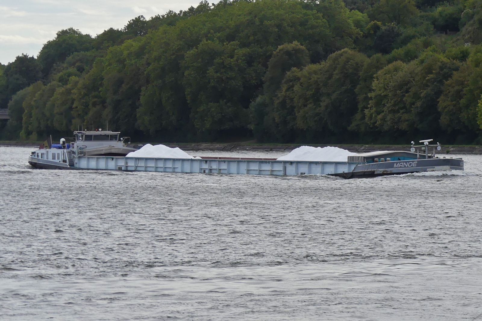 GMS MANO�, ENI 02326975, BJ 1973, L105 m, B 9,50 m, 1832 t, zu Tal auf dem Albertkanal nahe der Schleuse von Lanaye, setzt seine fahrt auf dem Albertkanal fort.. 17.09.2026