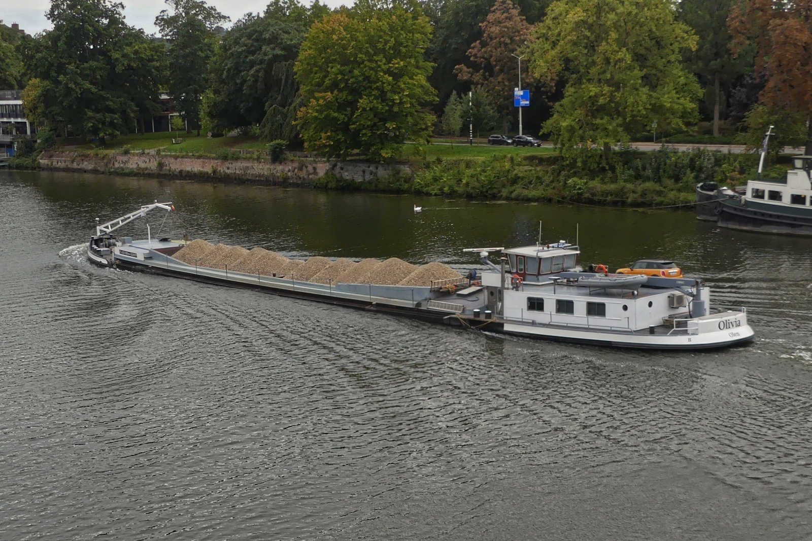 GMS Olivia 02329079, L 67 m, B 8,20 m, 1000 t, auf der Maas zu Berg in Maastricht. 09.2025